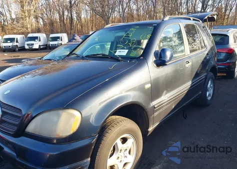 2000 Mercedes-Benz Ml 320 z USA, uszkodzony, nr VIN 4JGAB54E5YA187206